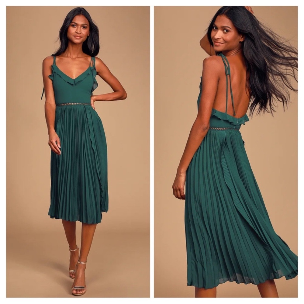 Lulu's Never a Dull Moment Emerald
Green Tie-Strap Pleated Midi Dress